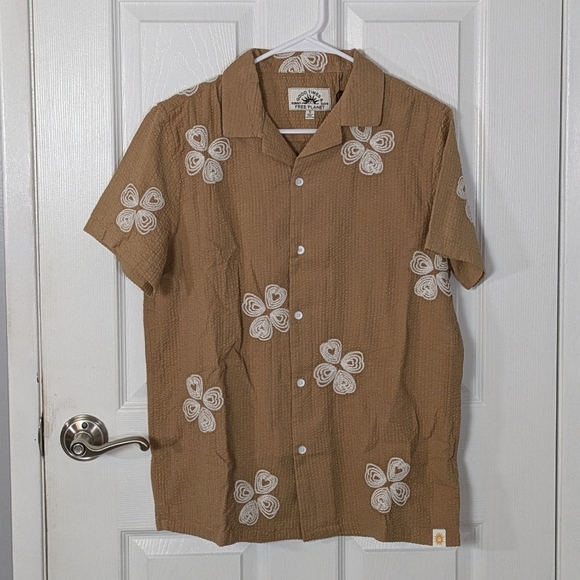 NWT Free Planet‎ Tan 100% Cotton Embroidered Short Sleeve Button Down Size Small - Picture 1 of 10